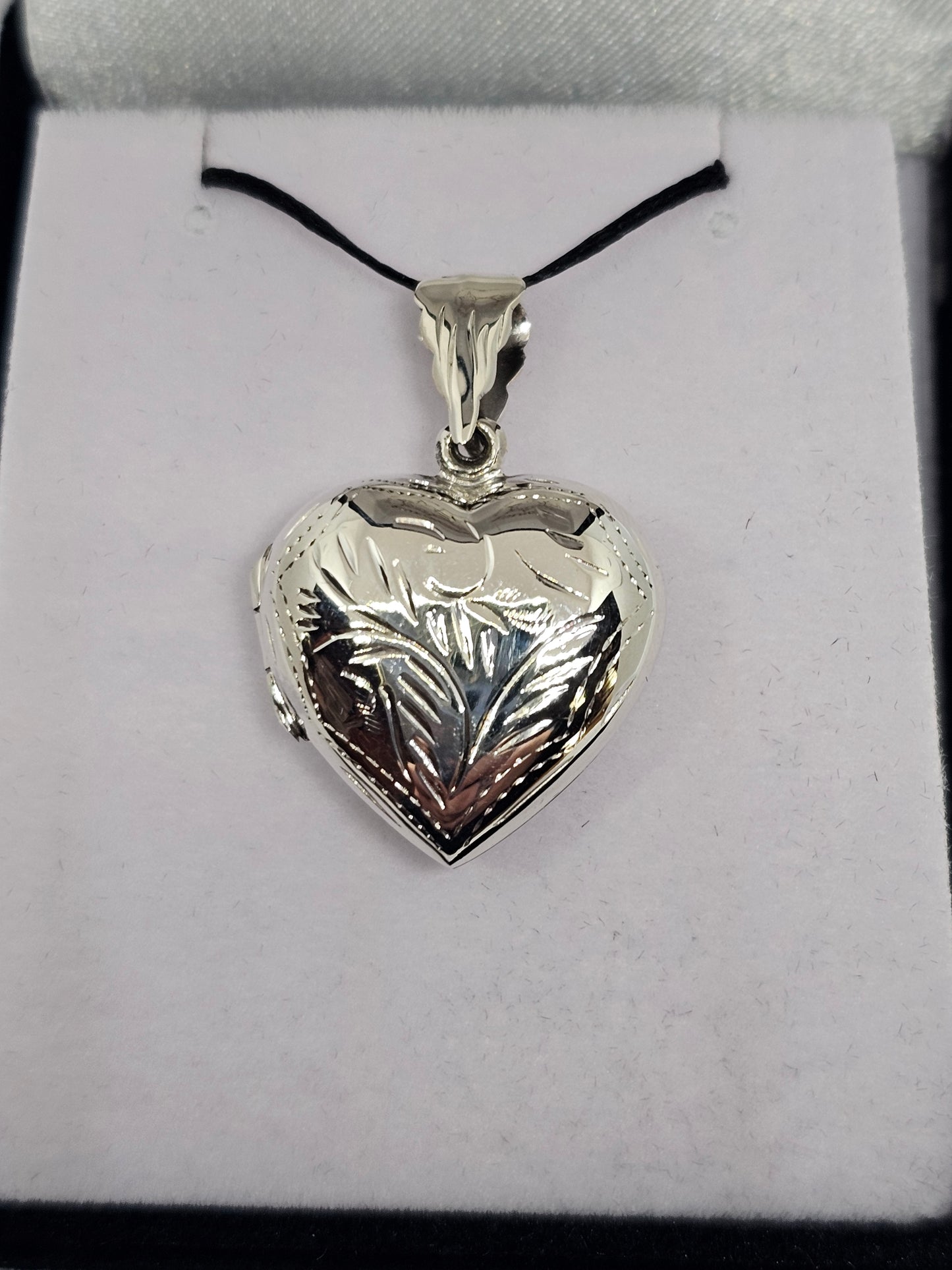 Heart Locket - Rivendell Shop