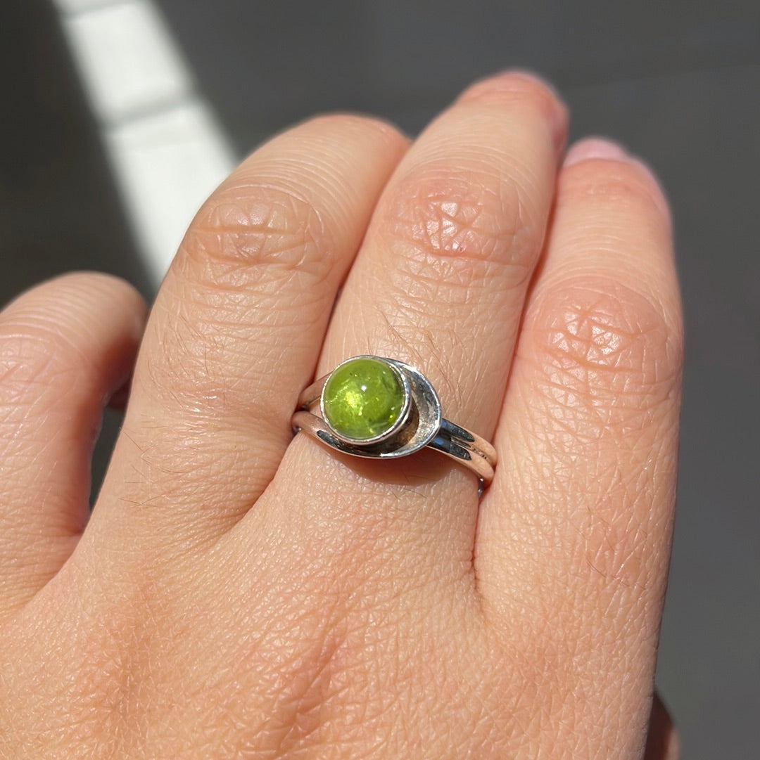 Peridot sterling silver ring - Rivendell Shop