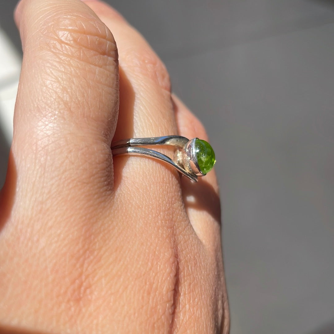 Peridot sterling silver ring - Rivendell Shop