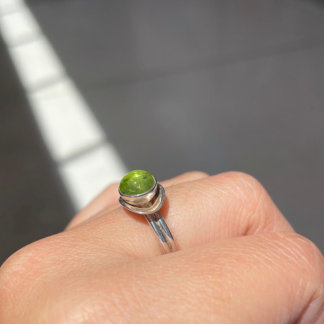 Peridot sterling silver ring - Rivendell Shop