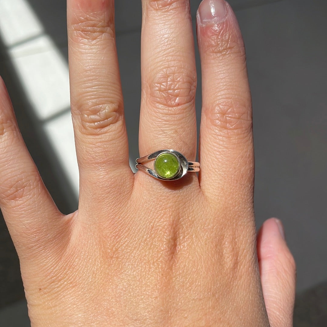 Peridot sterling silver ring - Rivendell Shop