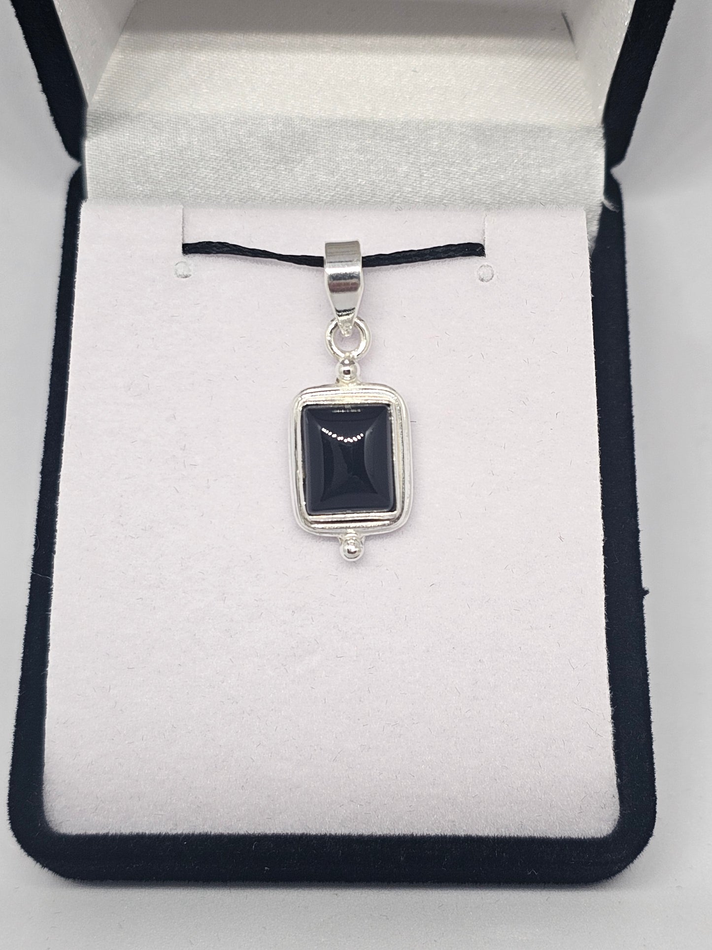 Black onyx pendant - Rivendell Shop