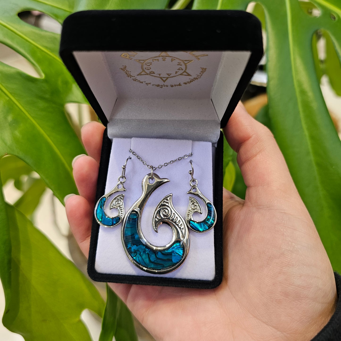 Paua Set Pendant & Earrings - Hei Matau (Fish Hook)