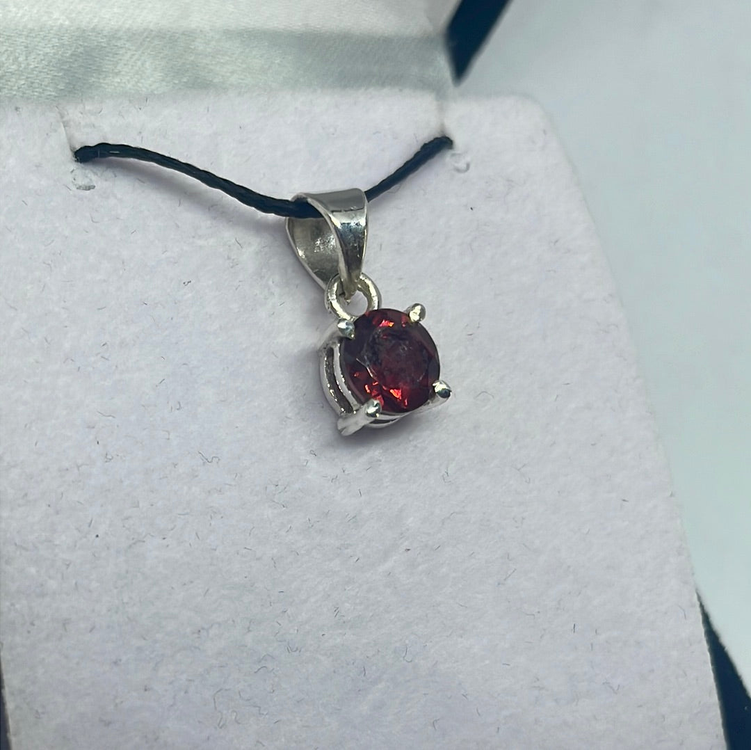 Garnet Silver Pendant - Rivendell Shop