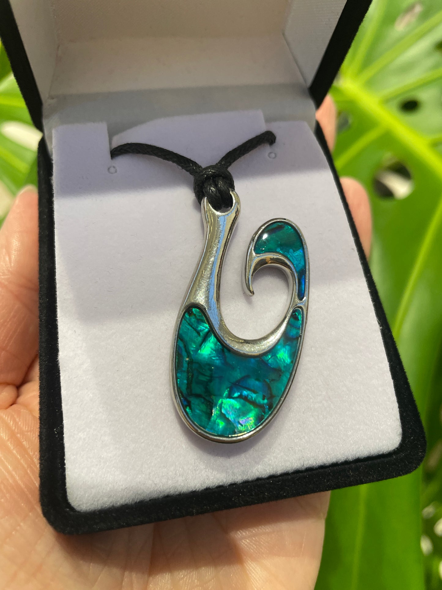 Paua Pendant - Hei Matau (Fish Hook)