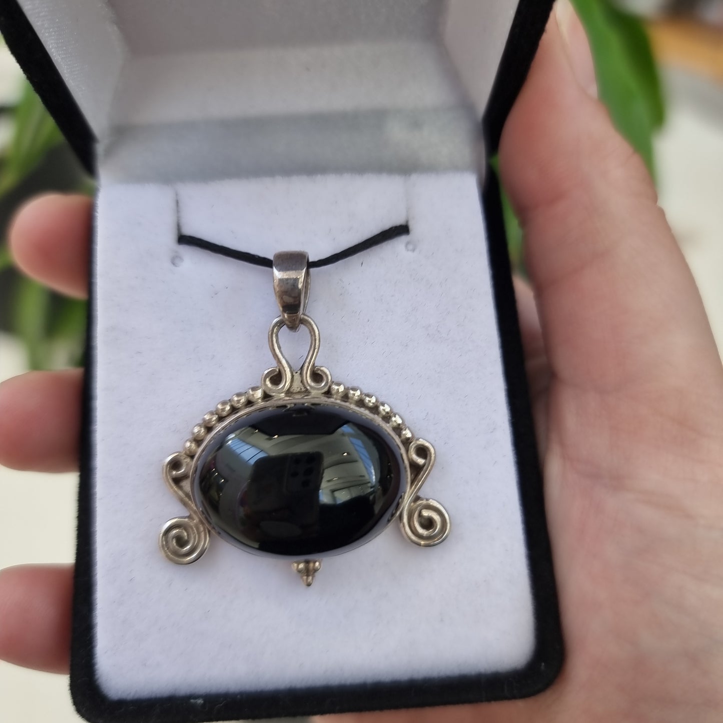 Black onyx pendant - Rivendell Shop