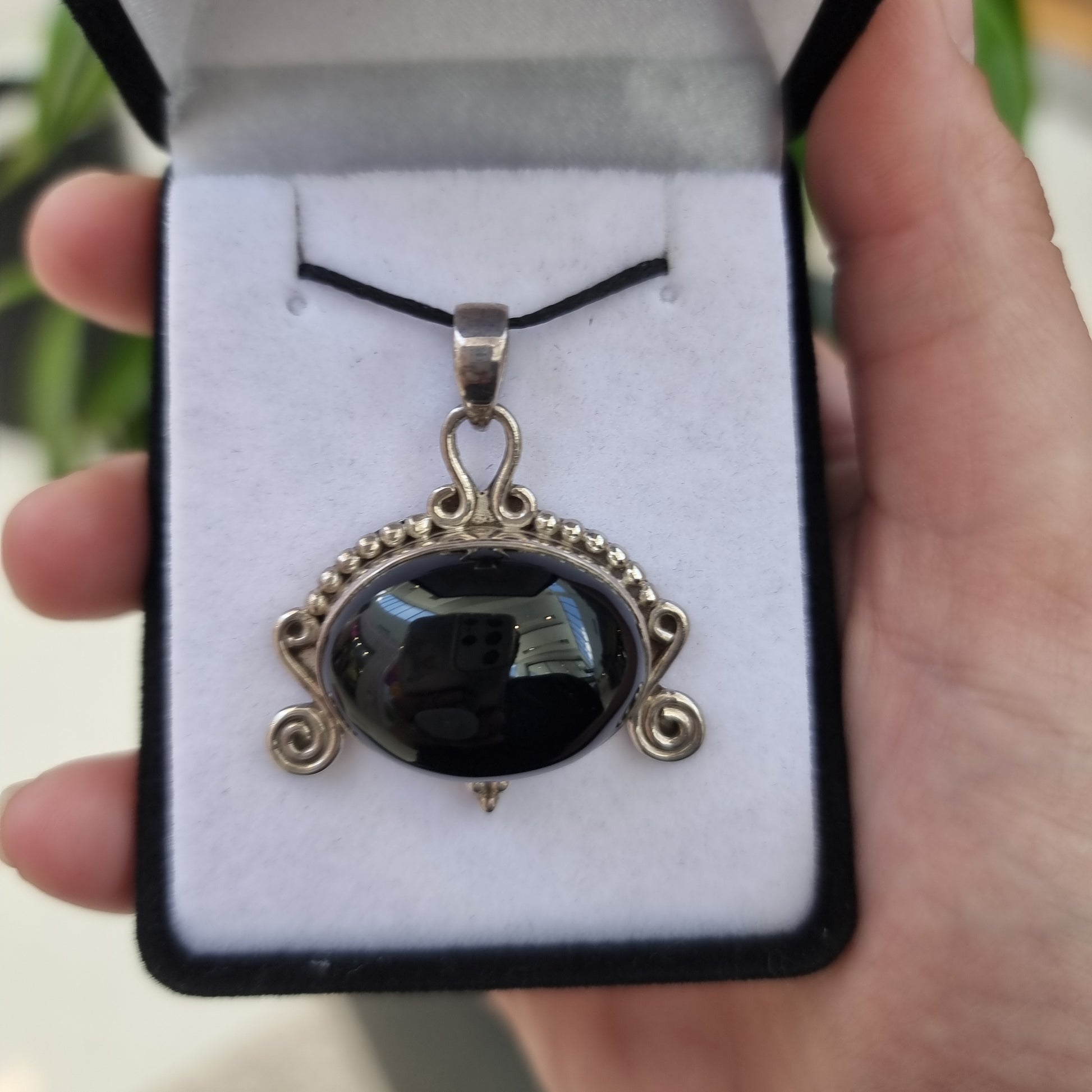 Black onyx pendant - Rivendell Shop