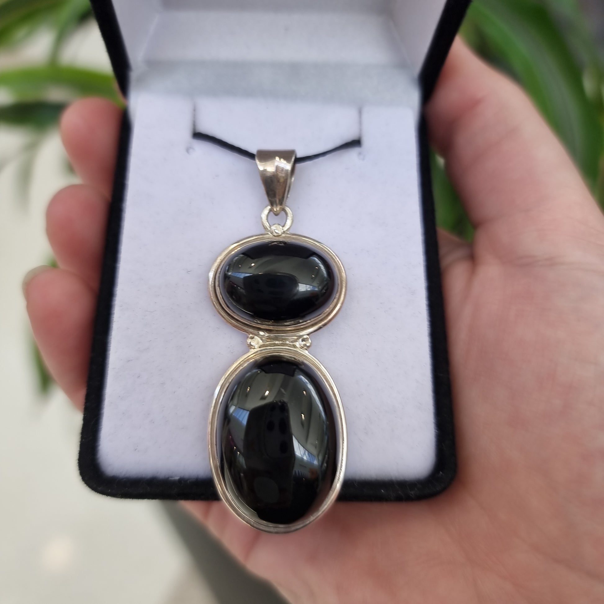 Black onyx pendant - Rivendell Shop