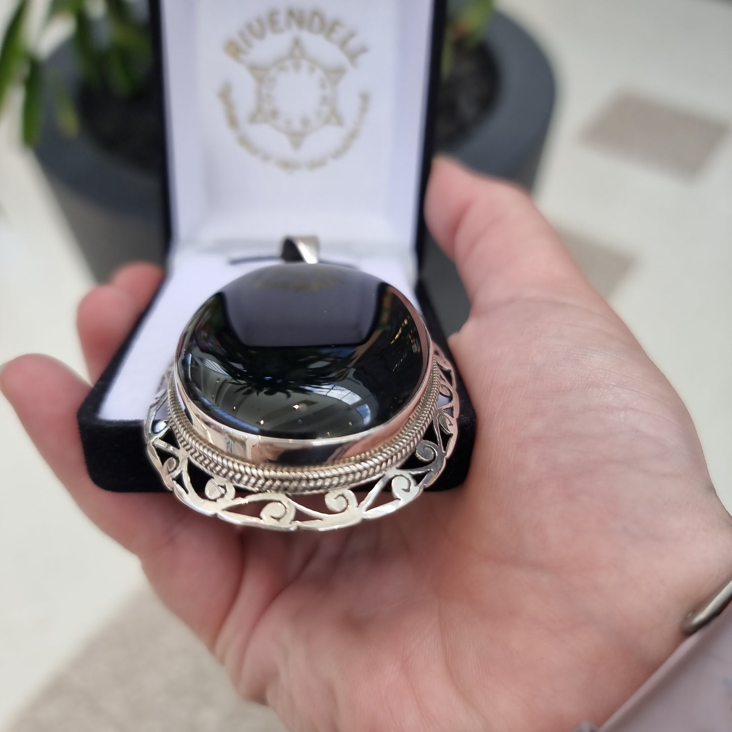 Black onyx pendant - Rivendell Shop