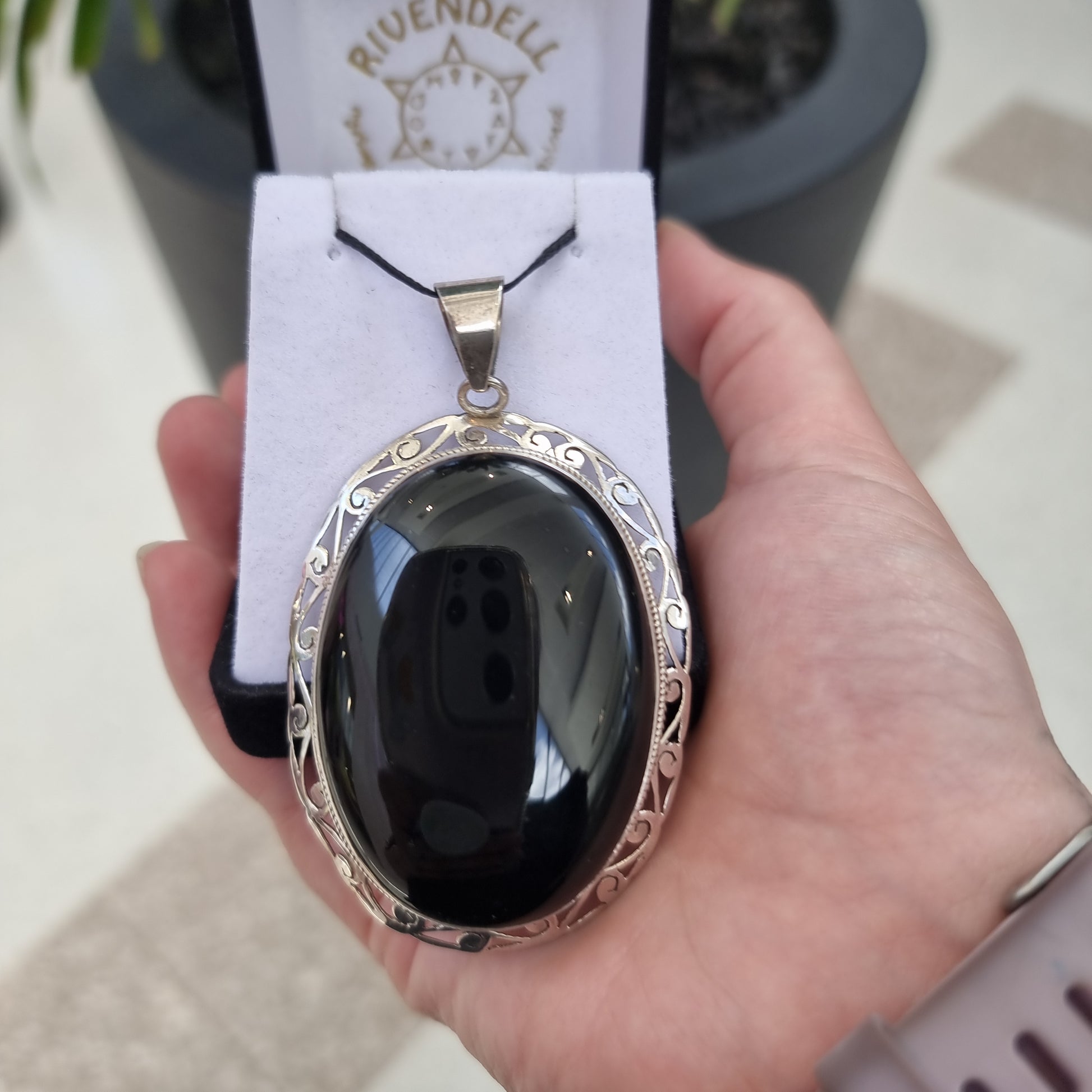 Black onyx pendant - Rivendell Shop