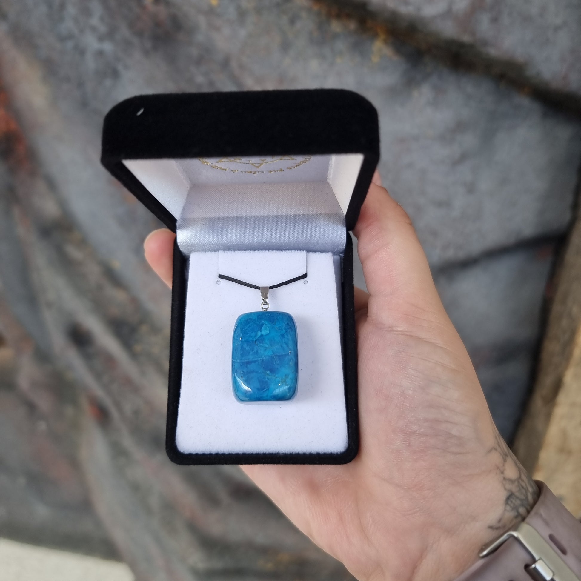 Blue howlite tumble necklace - Rivendell Shop