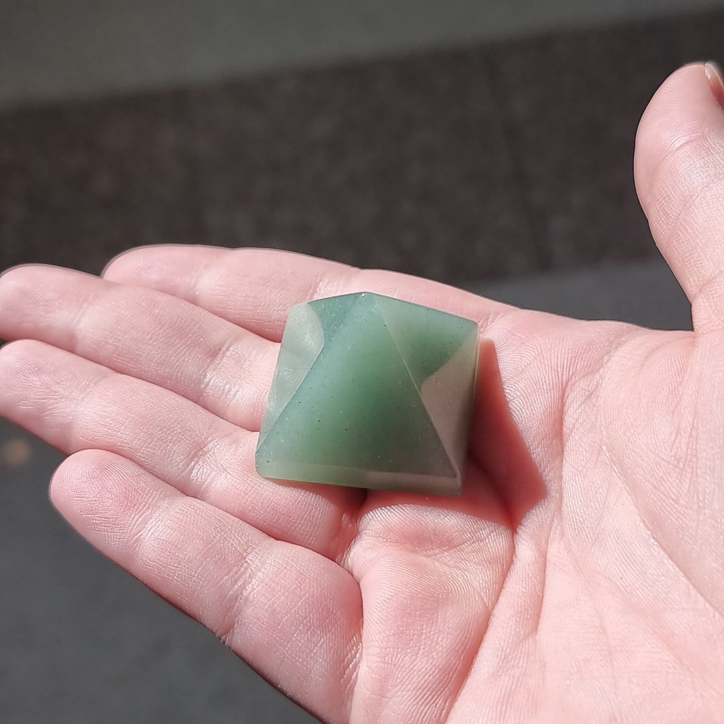 Green aventurine pyramid - Rivendell Shop