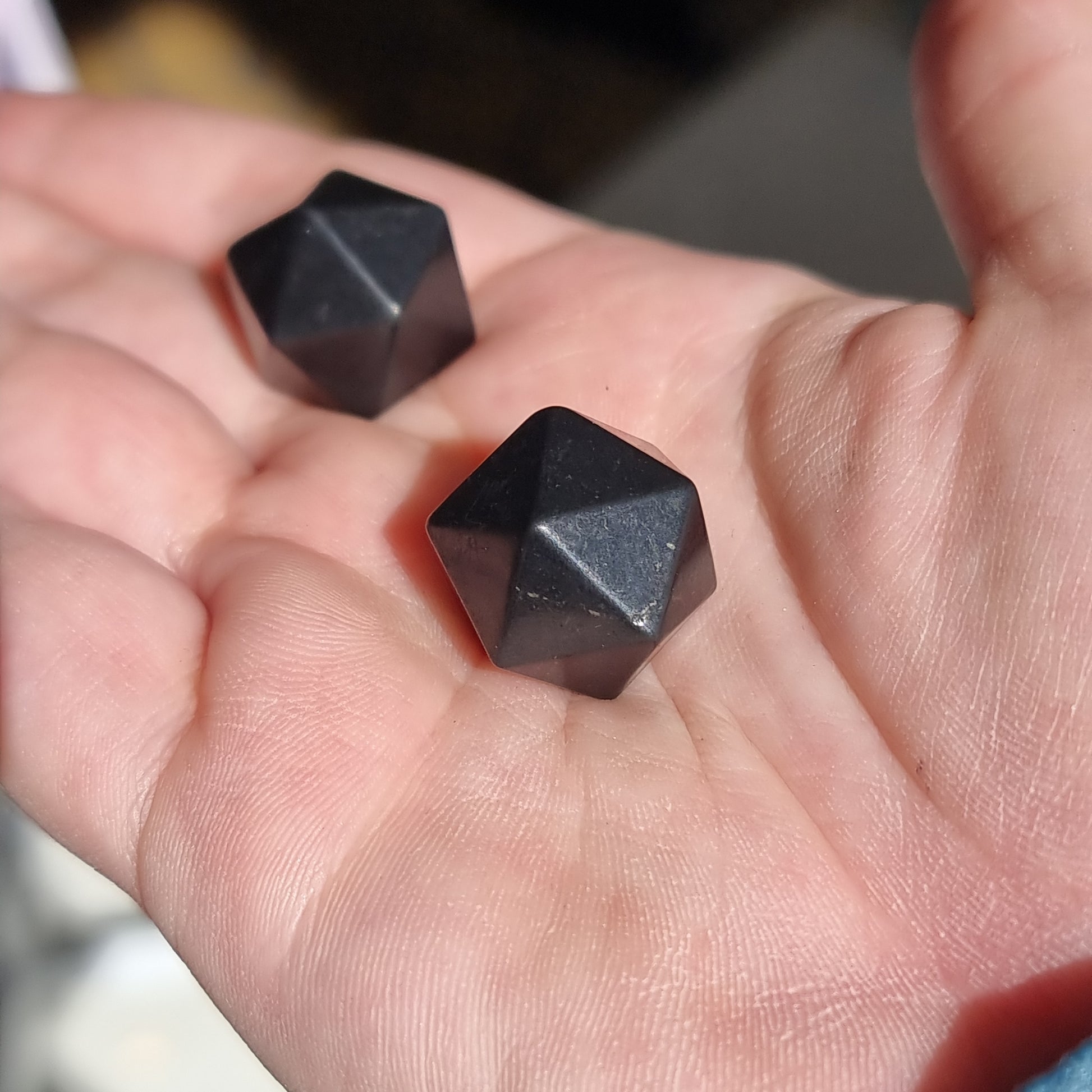 Shungite dice icosahedron - Rivendell Shop