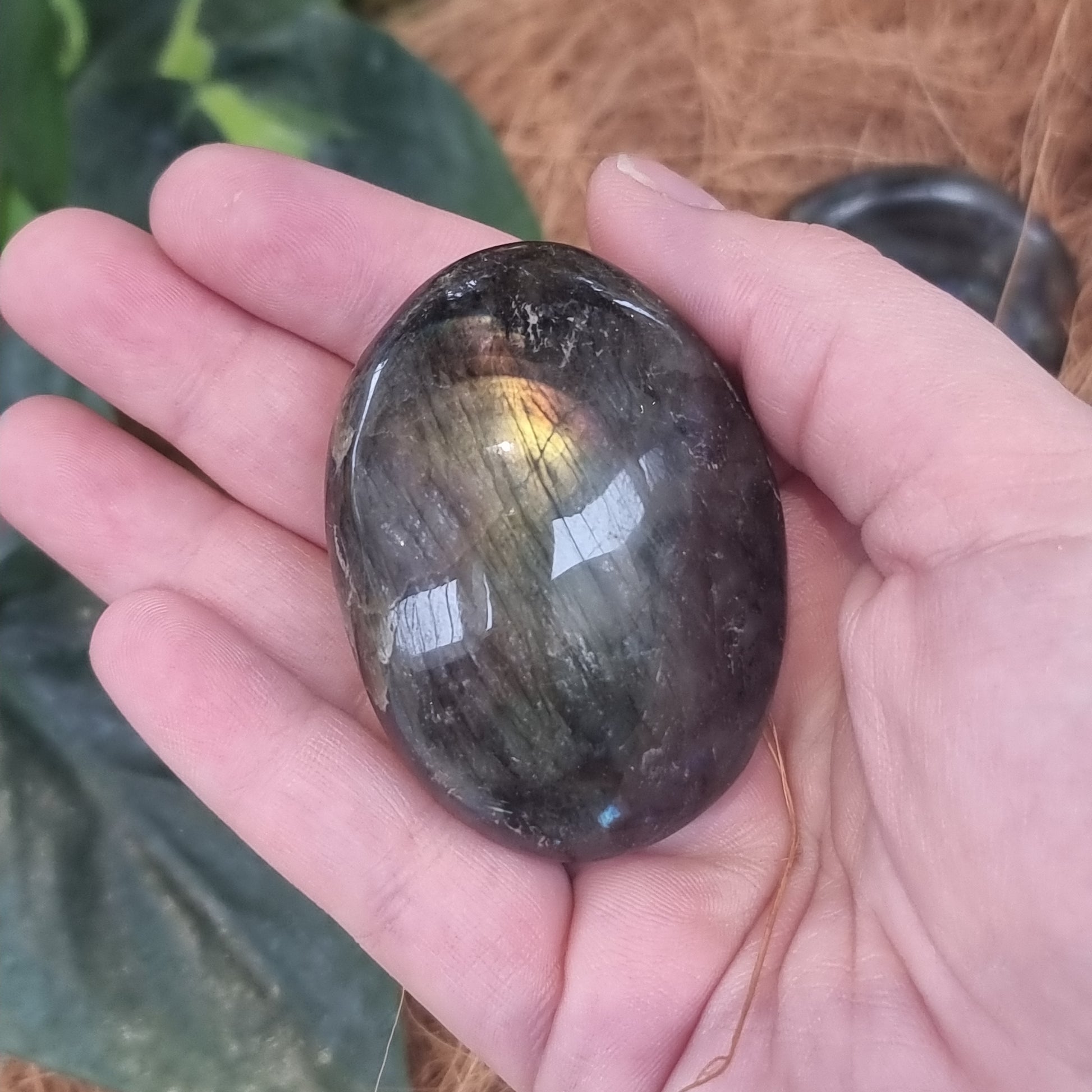 Labradorite palmstone - Rivendell Shop