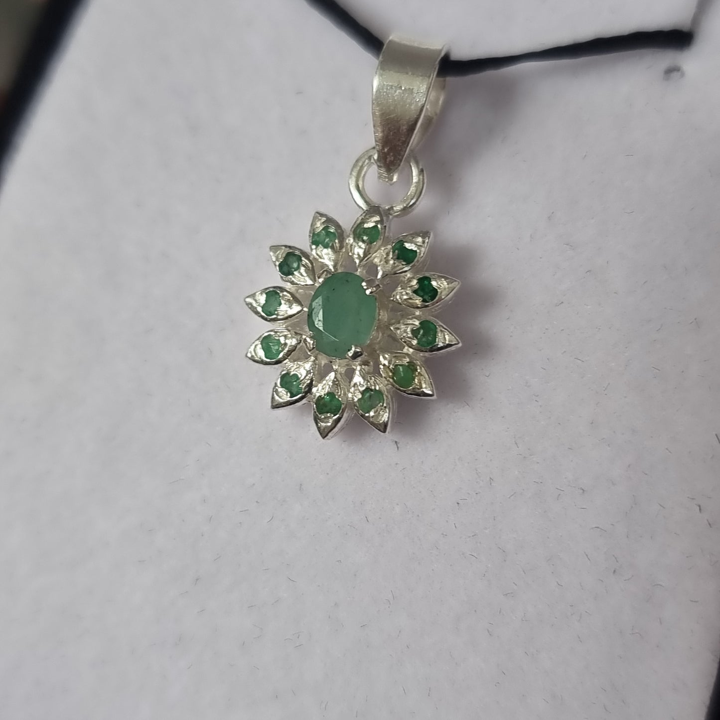 Emerald pendant - Rivendell Shop