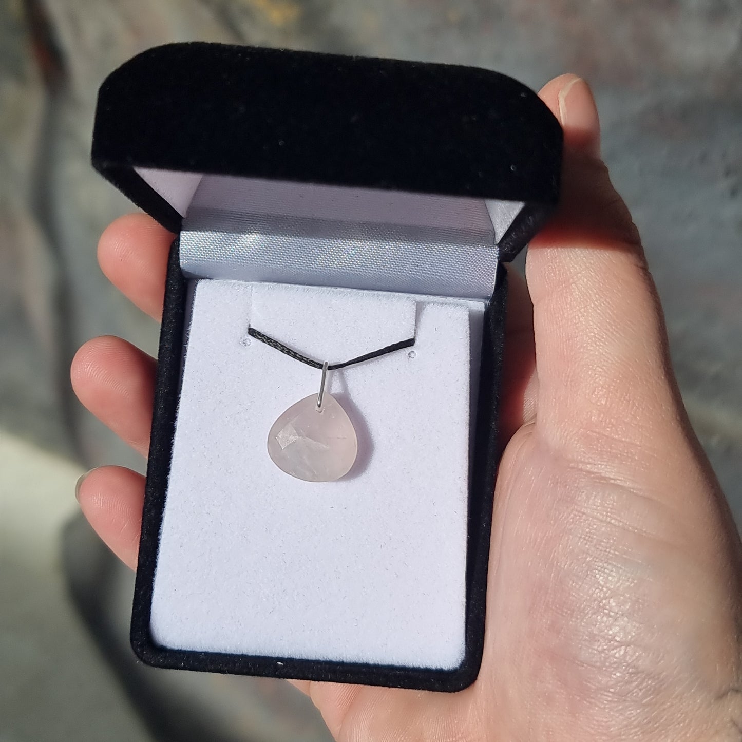 Rose quartz pendant - Rivendell Shop