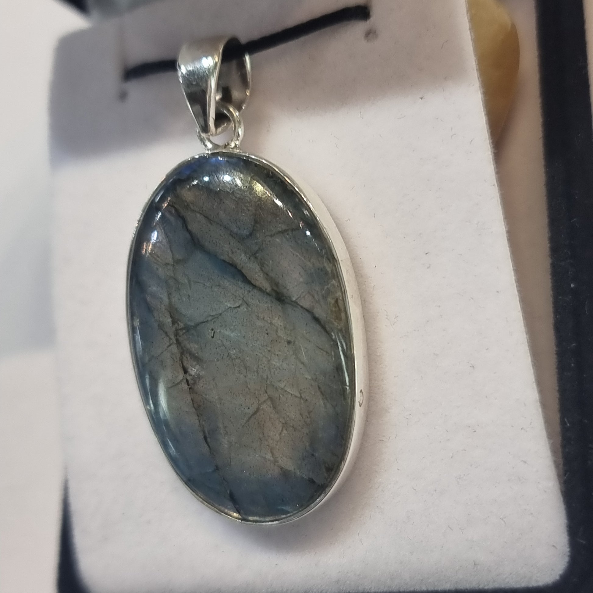 Labradorite pendant - Rivendell Shop