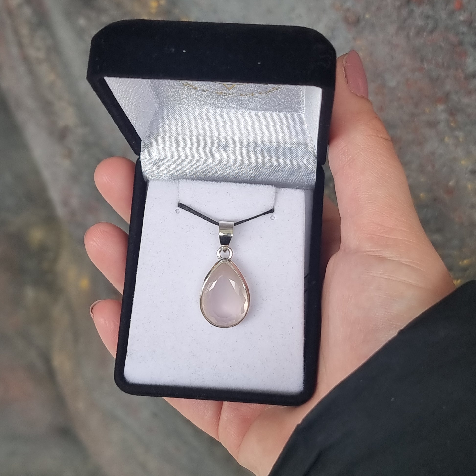 Rose quartz pendant - Rivendell Shop