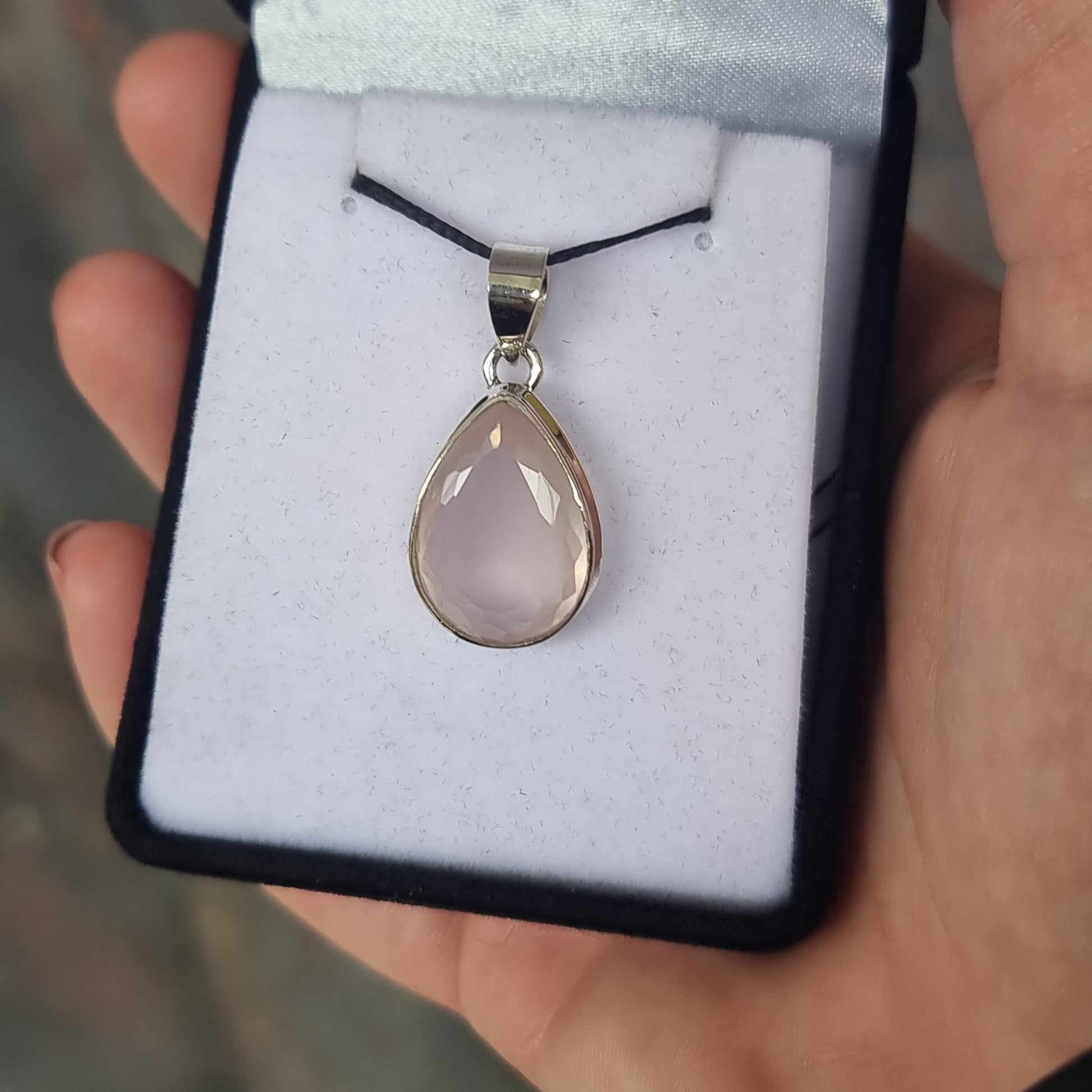 Rose quartz pendant - Rivendell Shop