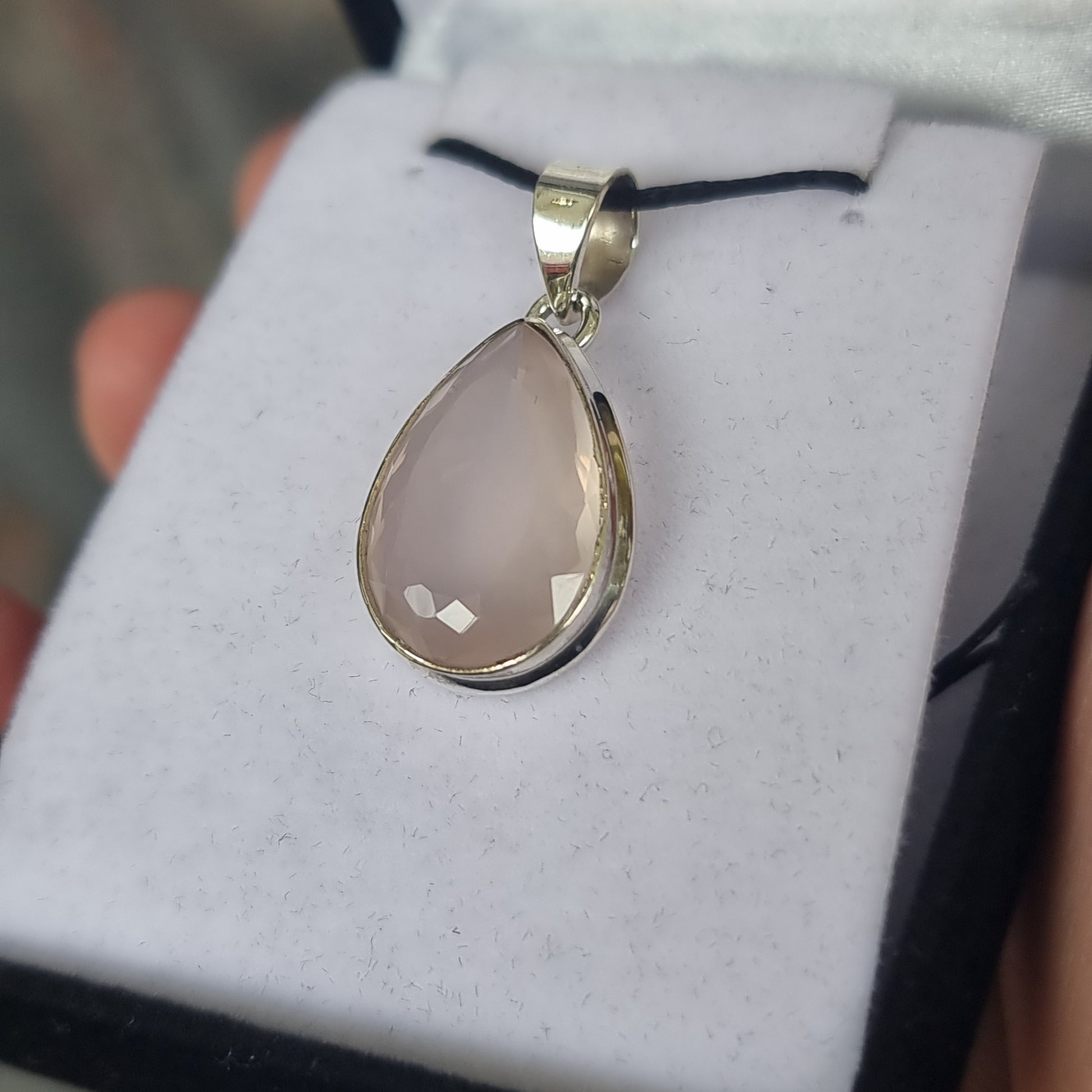 Rose quartz pendant - Rivendell Shop