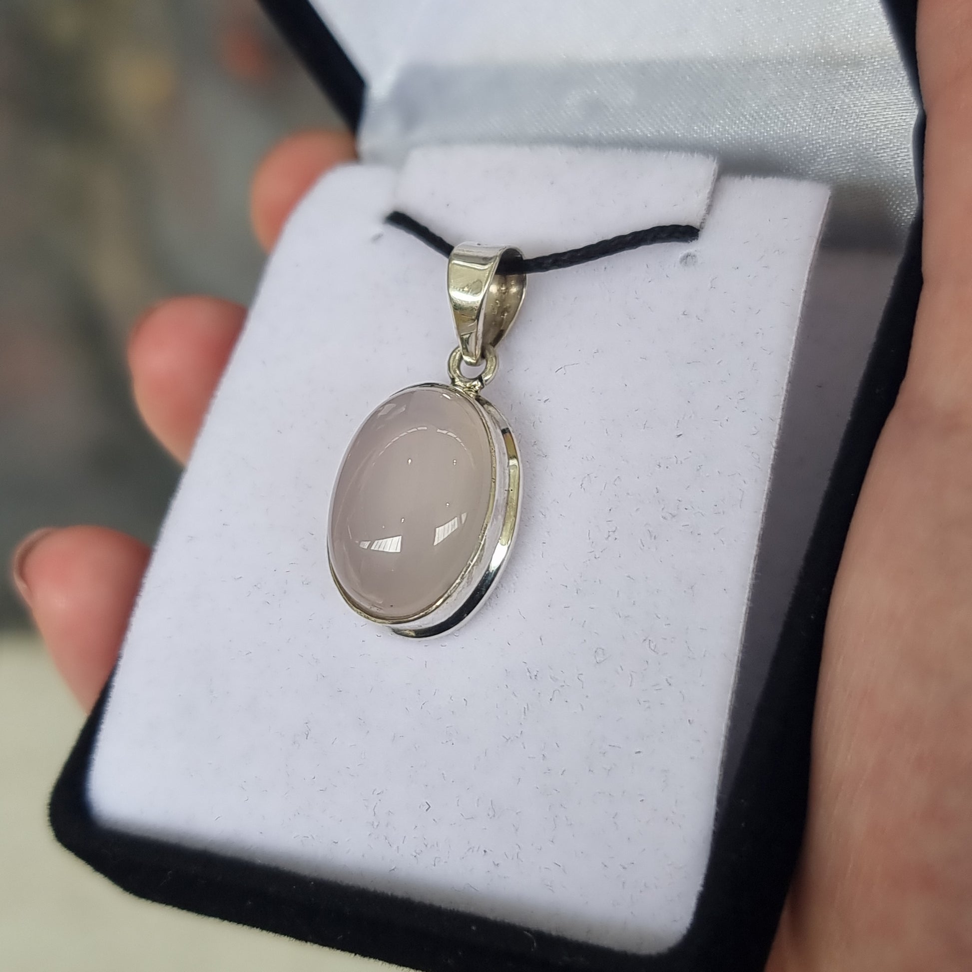 Rose quartz pendant - Rivendell Shop