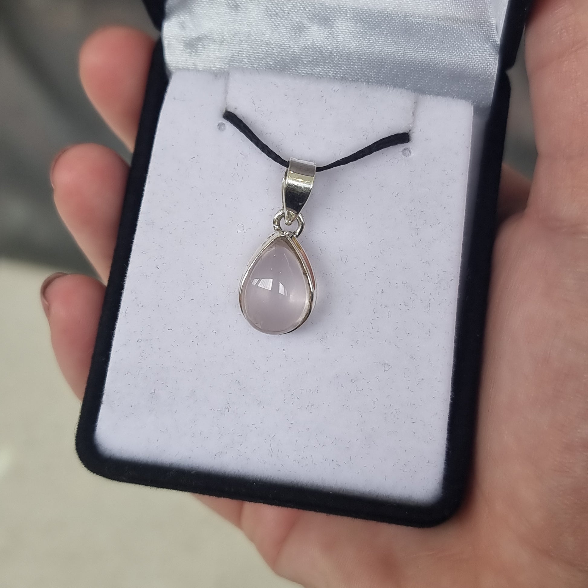 Rose quartz pendant - Rivendell Shop