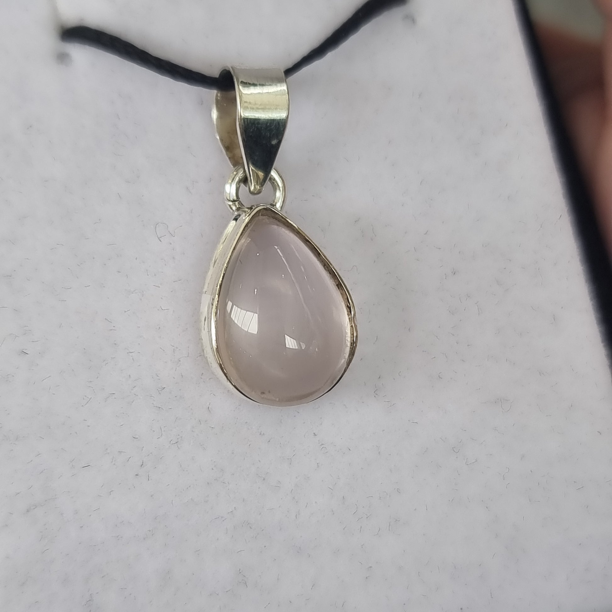 Rose quartz pendant - Rivendell Shop