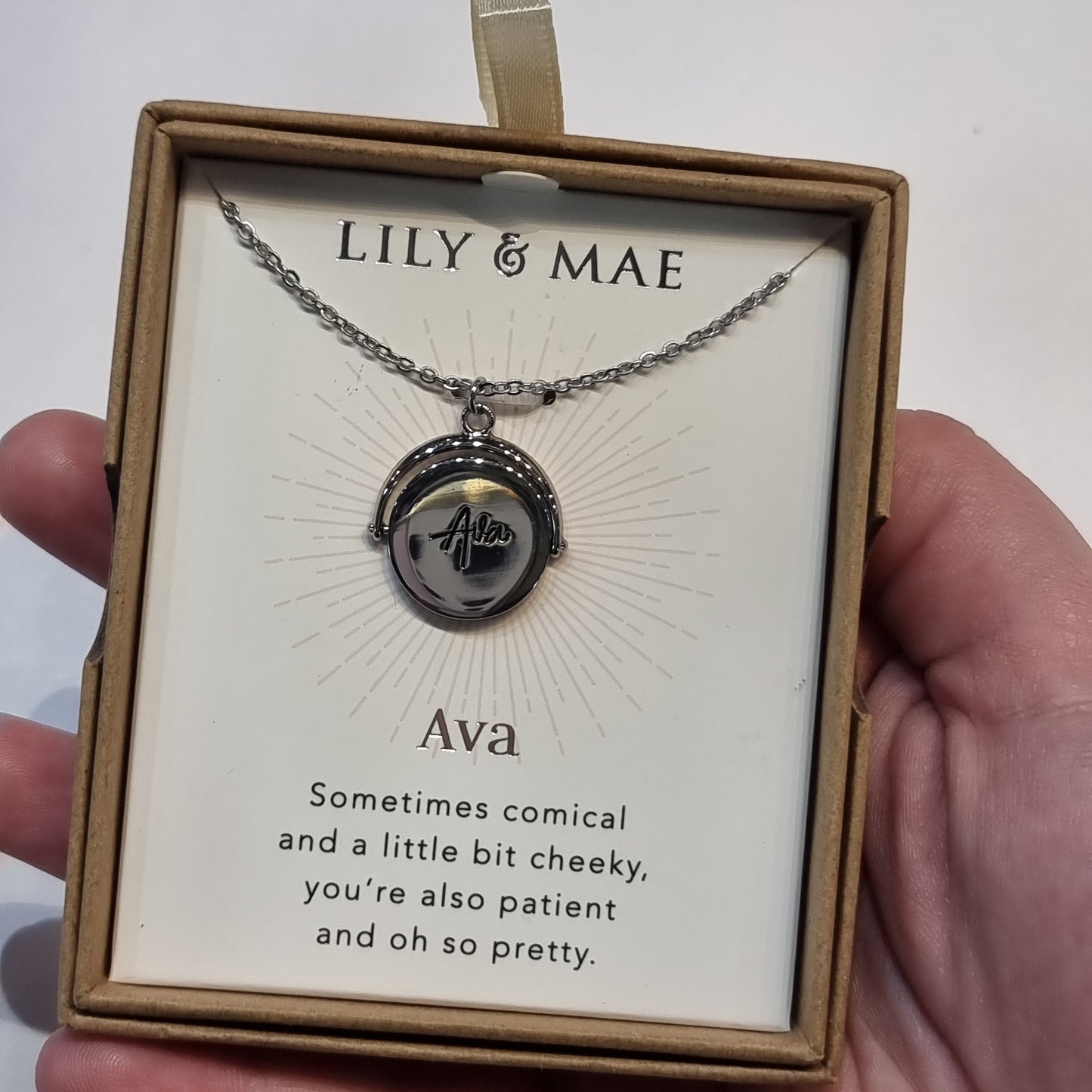 L&M spinning necklace - Ava - Rivendell Shop