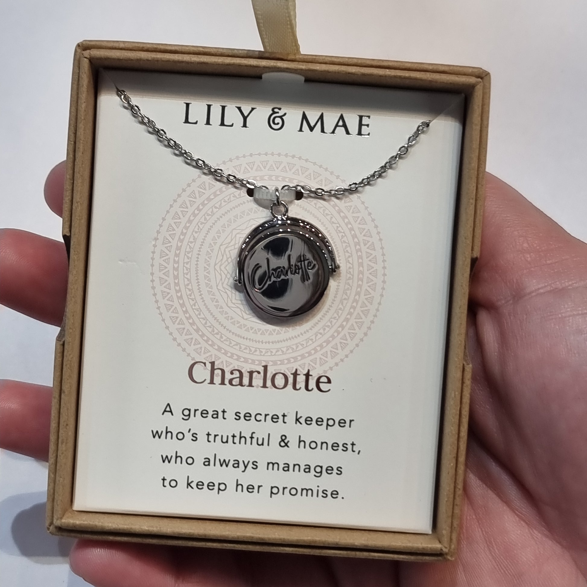 L&M spinning necklace - Charlotte - Rivendell Shop