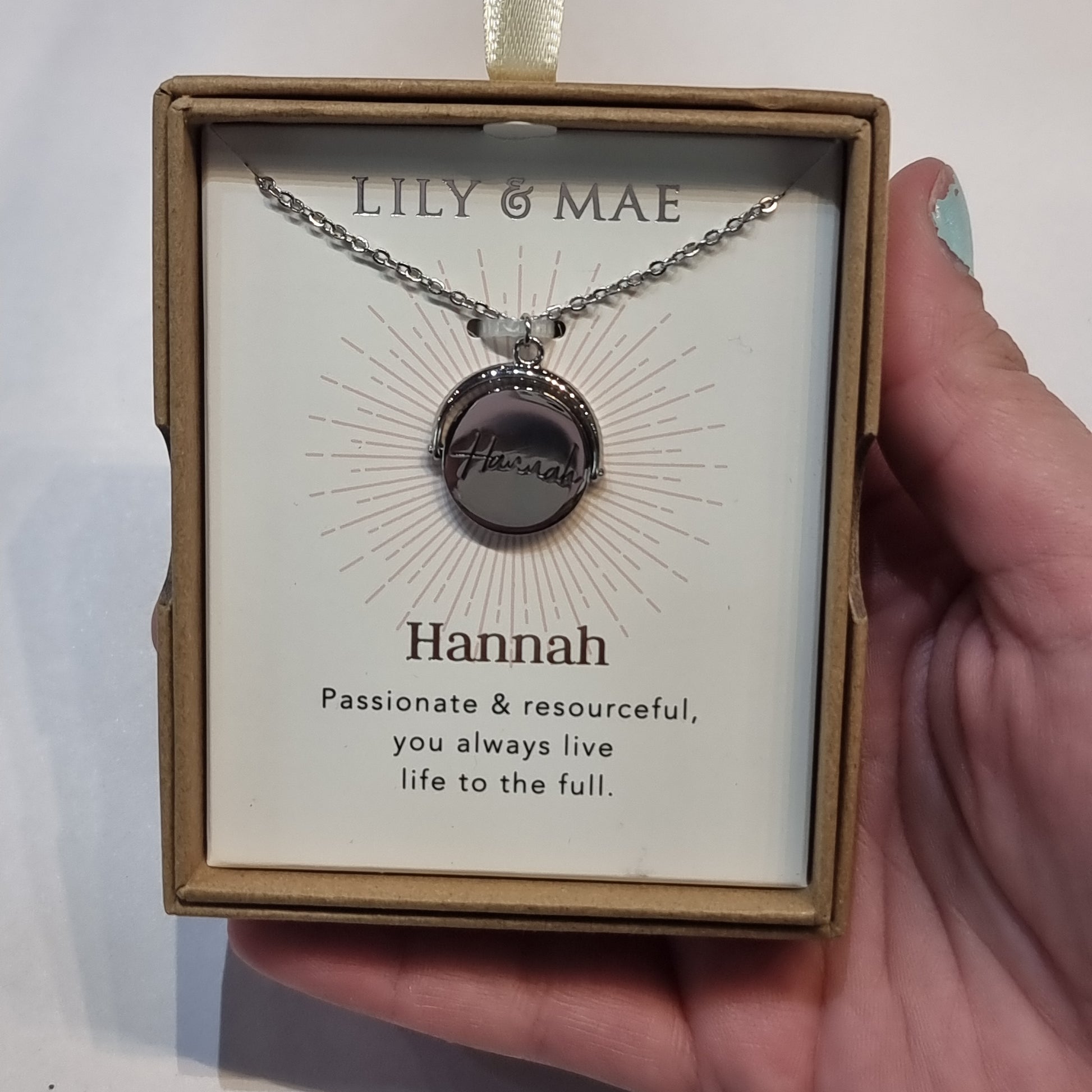 L&M spinning necklace - Hannah - Rivendell Shop