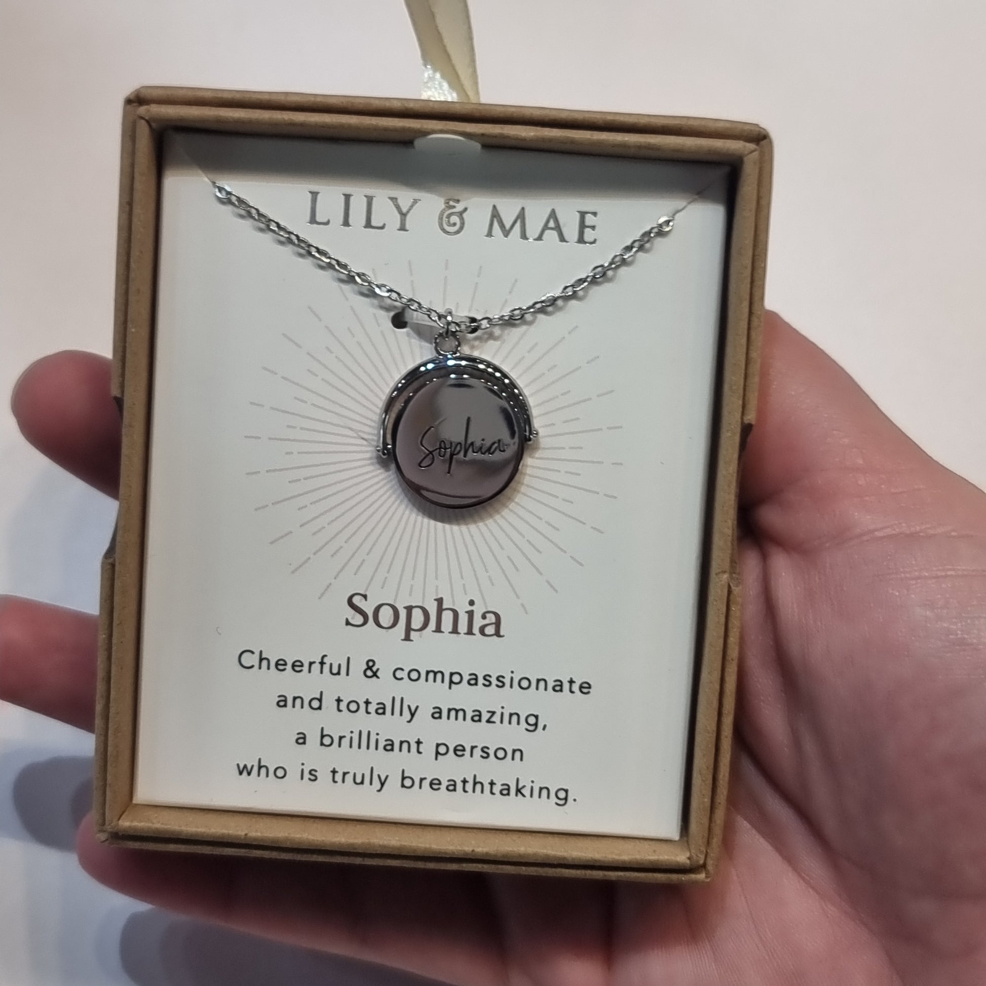 L&M spinning necklace - Sophia - Rivendell Shop