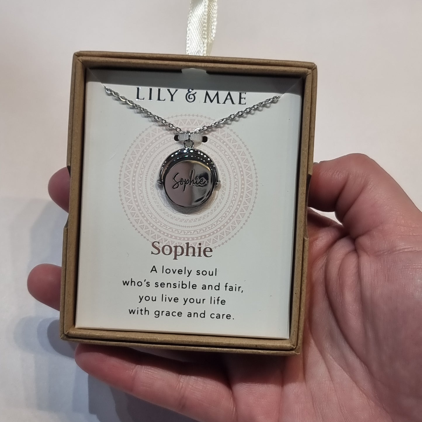 L&M spinning necklace - Sophie - Rivendell Shop