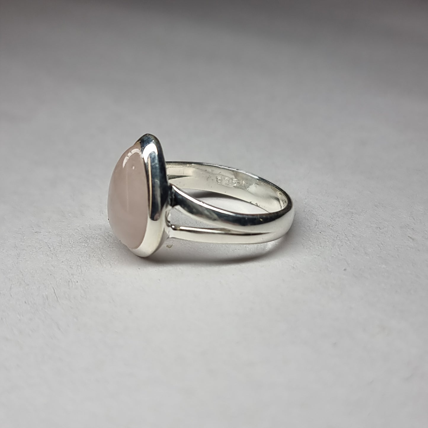 Rose quartz ring - Rivendell Shop