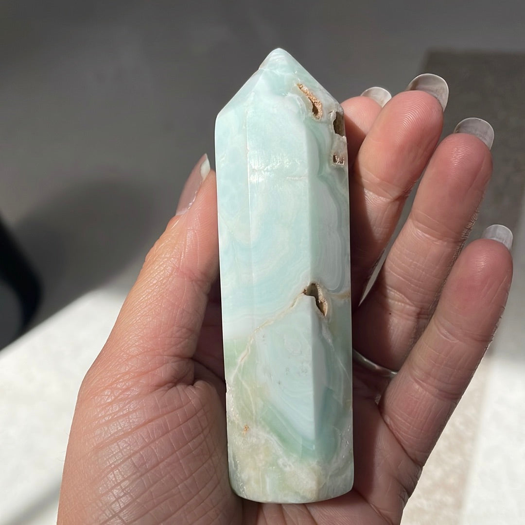 Caribbean Calcite point - Rivendell Shop