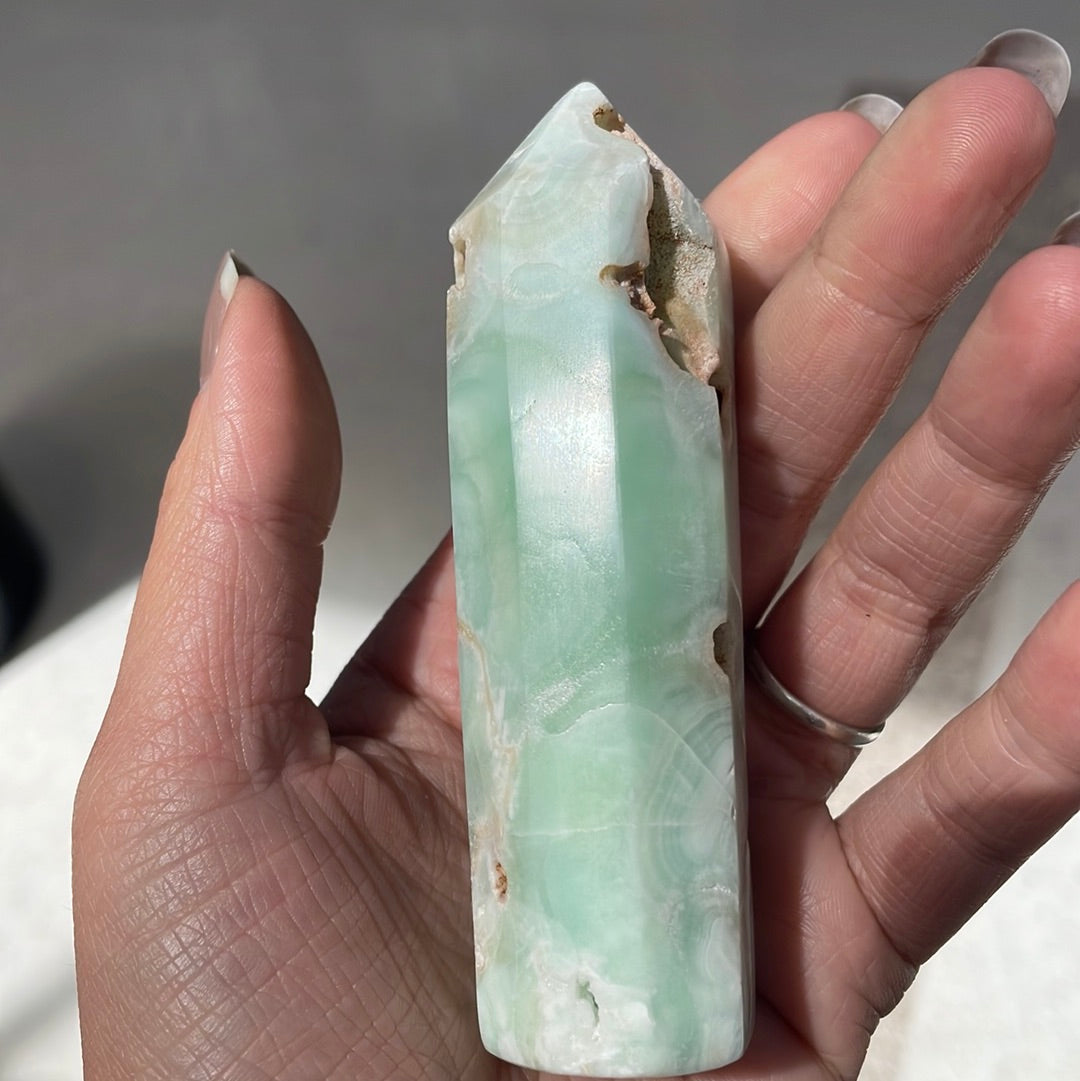 Caribbean Calcite point - Rivendell Shop