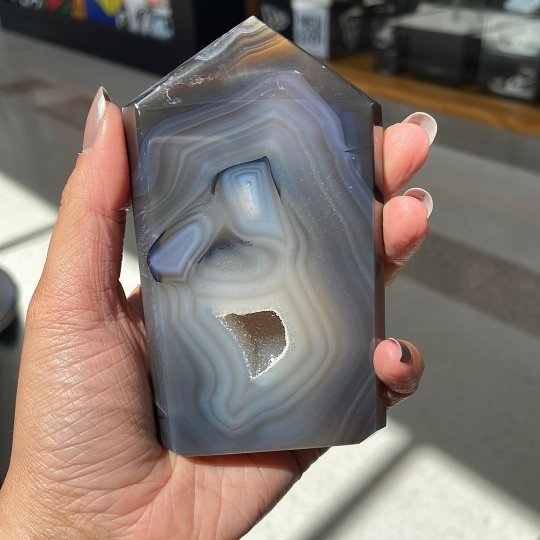 Standing Agate piece - Rivendell Shop