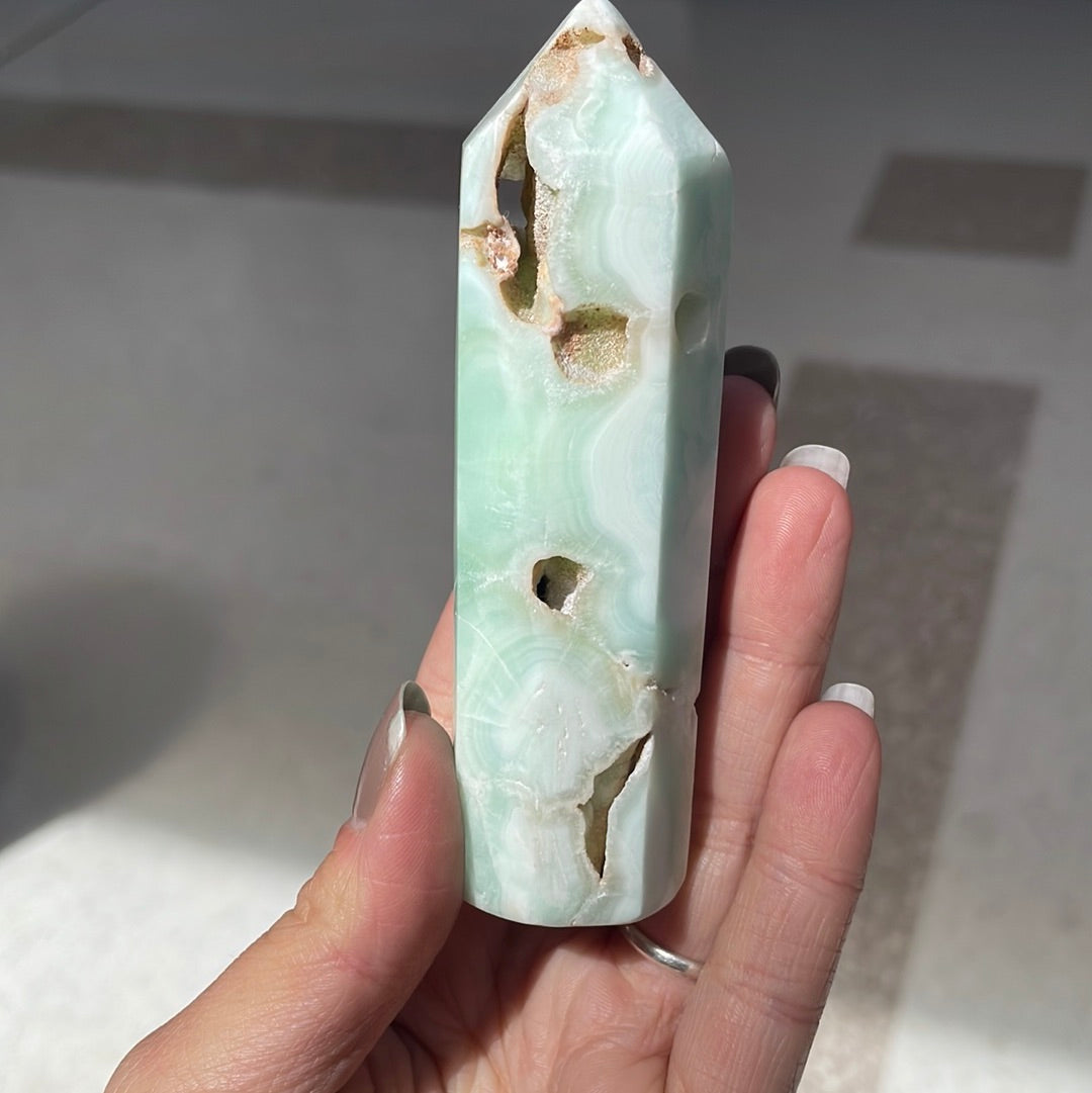 Caribbean Calcite point - Rivendell Shop